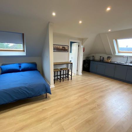Lovely Spacious Loft Close To Train Station Worthing Extérieur photo