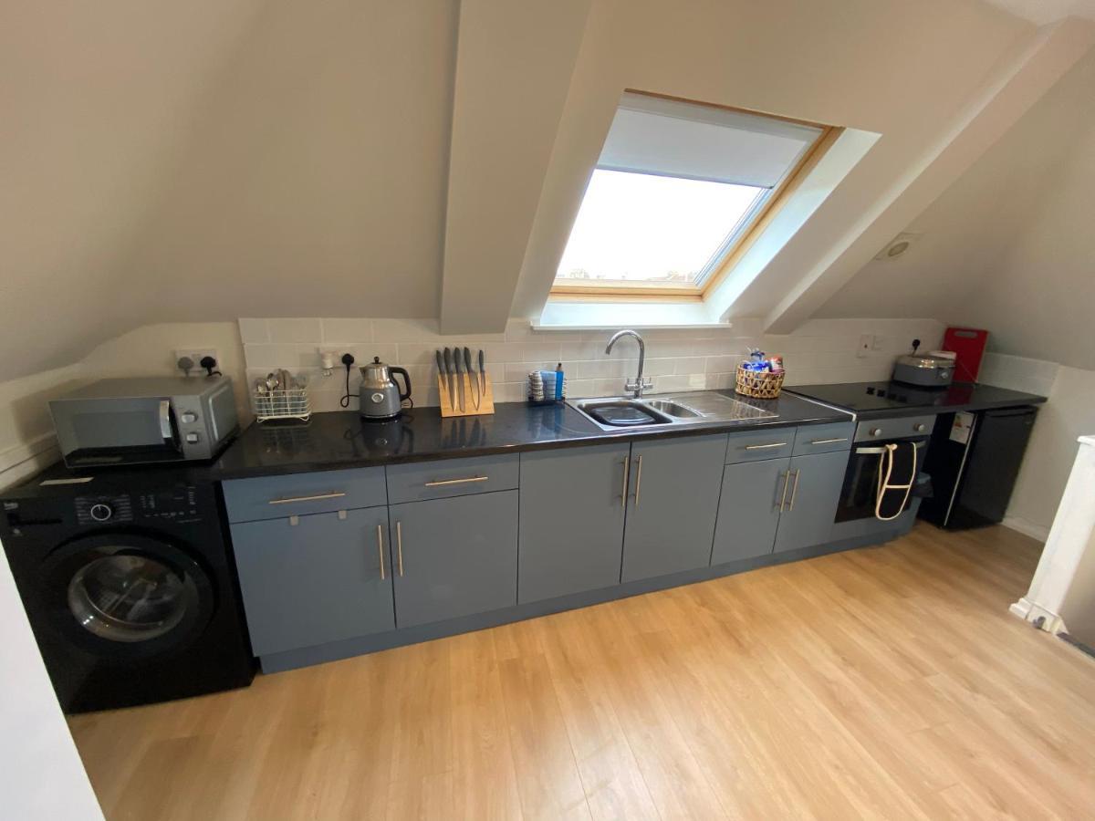 Lovely Spacious Loft Close To Train Station Worthing Extérieur photo