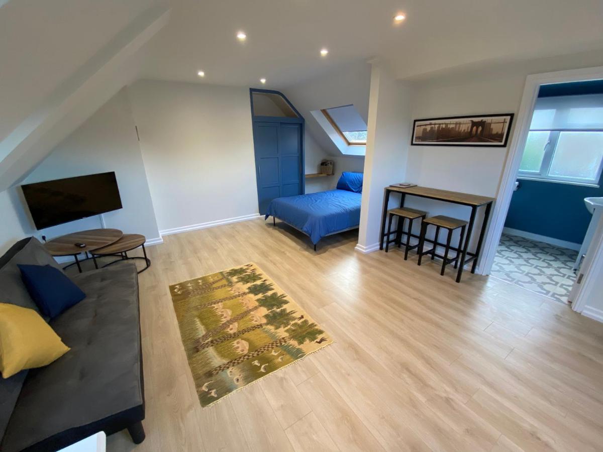 Lovely Spacious Loft Close To Train Station Worthing Extérieur photo