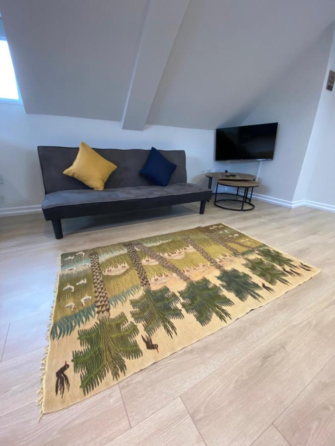 Lovely Spacious Loft Close To Train Station Worthing Extérieur photo