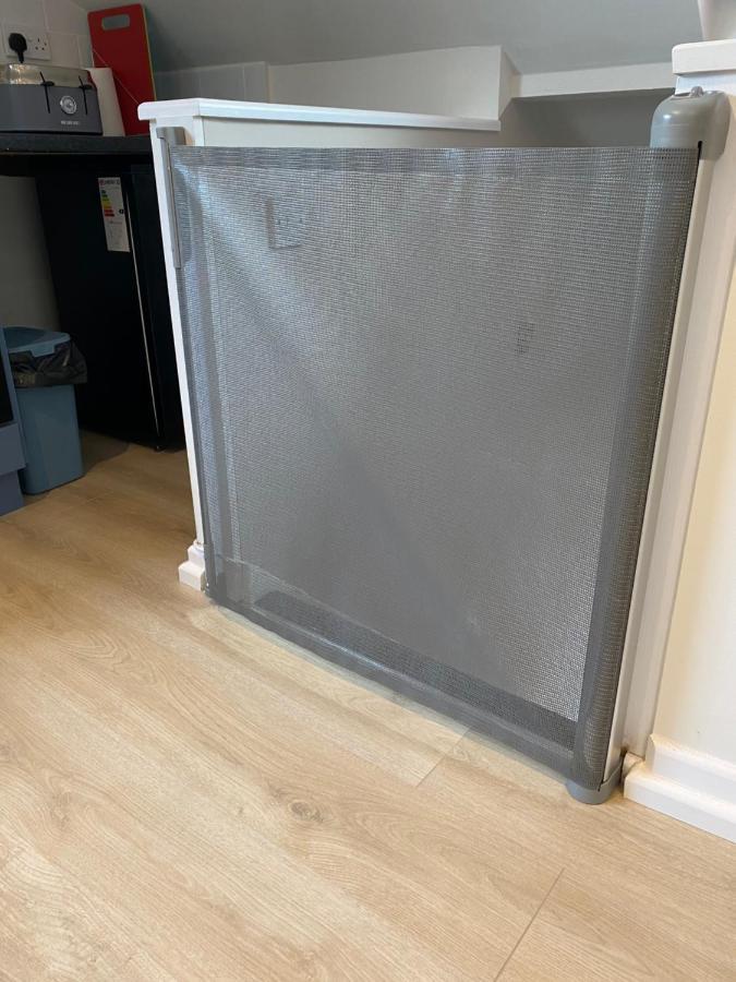 Lovely Spacious Loft Close To Train Station Worthing Extérieur photo