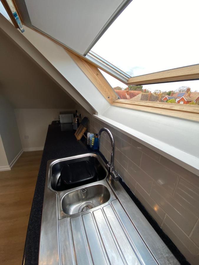 Lovely Spacious Loft Close To Train Station Worthing Extérieur photo