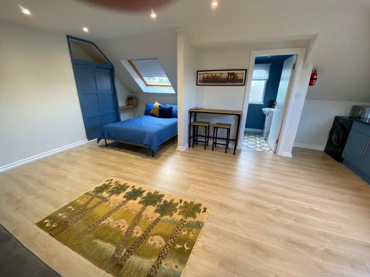 Lovely Spacious Loft Close To Train Station Worthing Extérieur photo