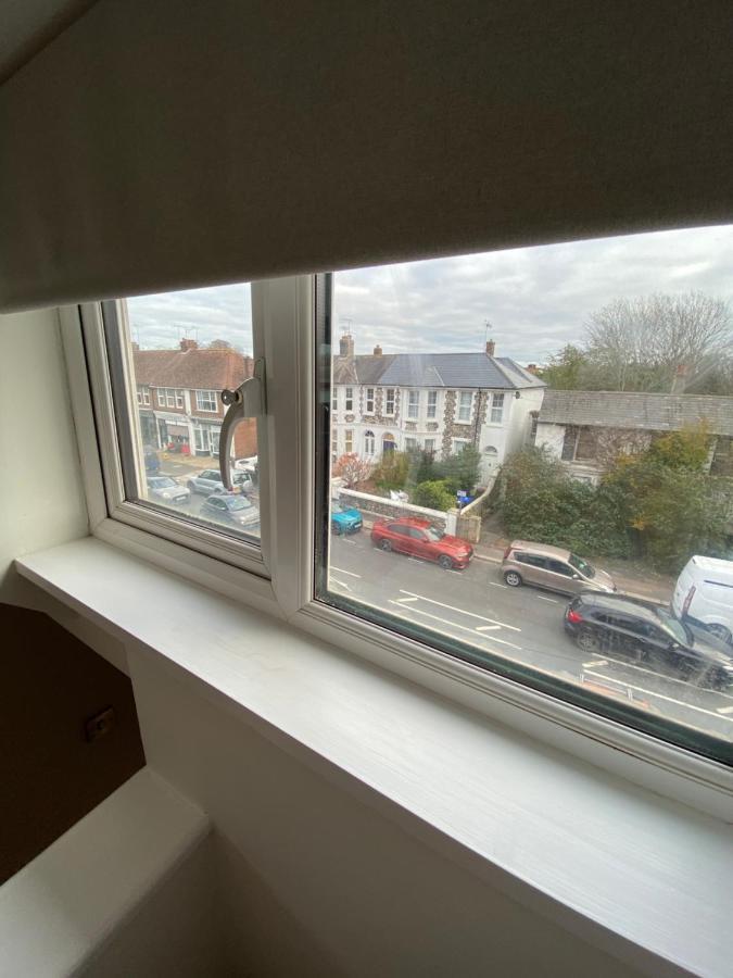 Lovely Spacious Loft Close To Train Station Worthing Extérieur photo