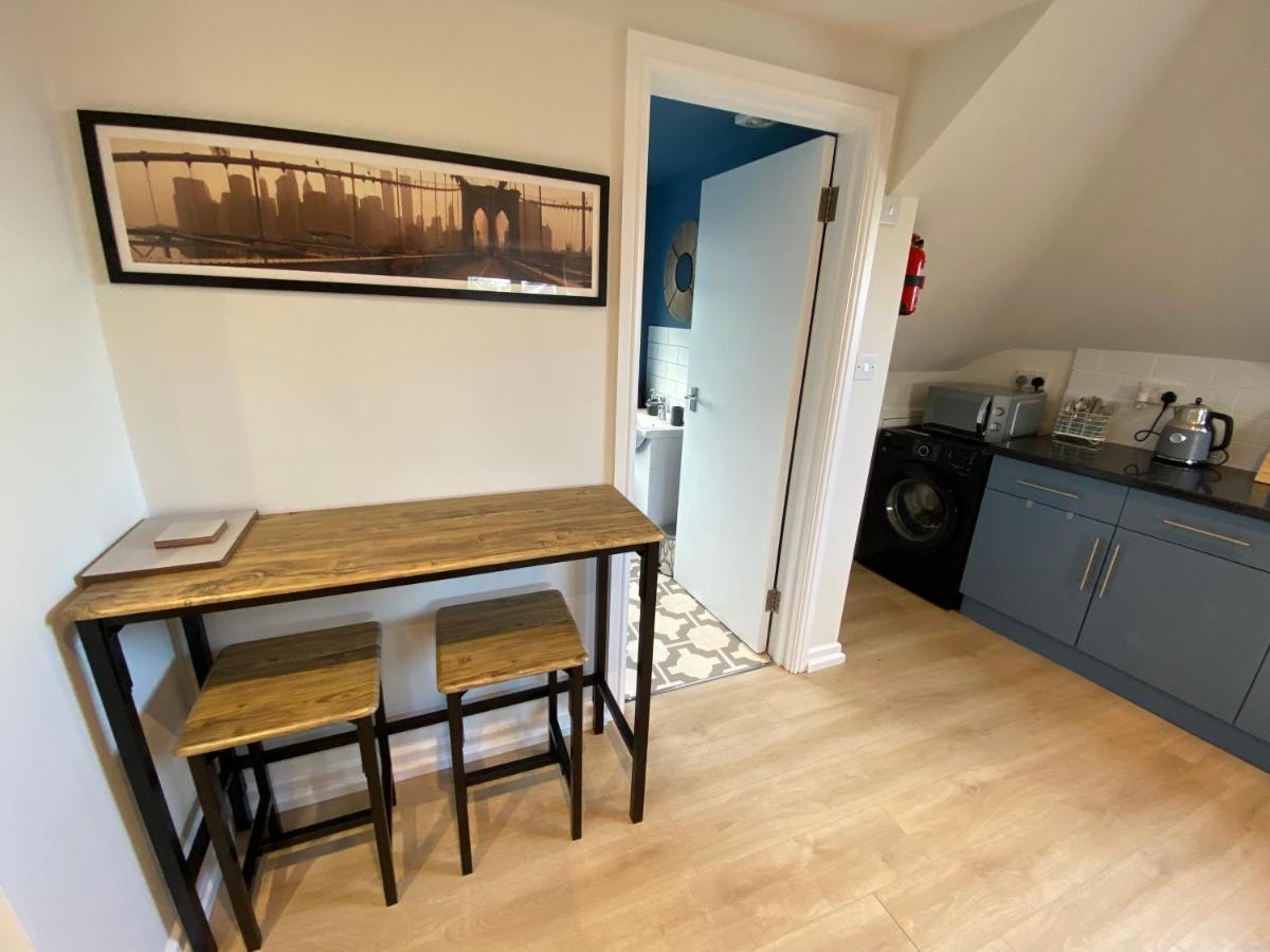 Lovely Spacious Loft Close To Train Station Worthing Extérieur photo
